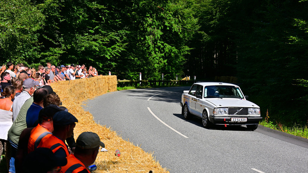 Kurt Mejer er her fanget af fotografen på vej op ad bakken i Munkebjerg Hillclimb 2026. Kurt Mejer forsvarer sin 2. plads i Danmarksmesterskabet i klasse 7B fra 2025.
(Foto: Michael Eisenberg)